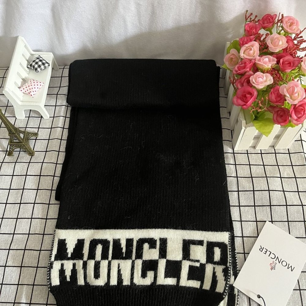 Moncler scarf